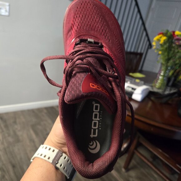 Topo  athletic - Picture 7 of 11